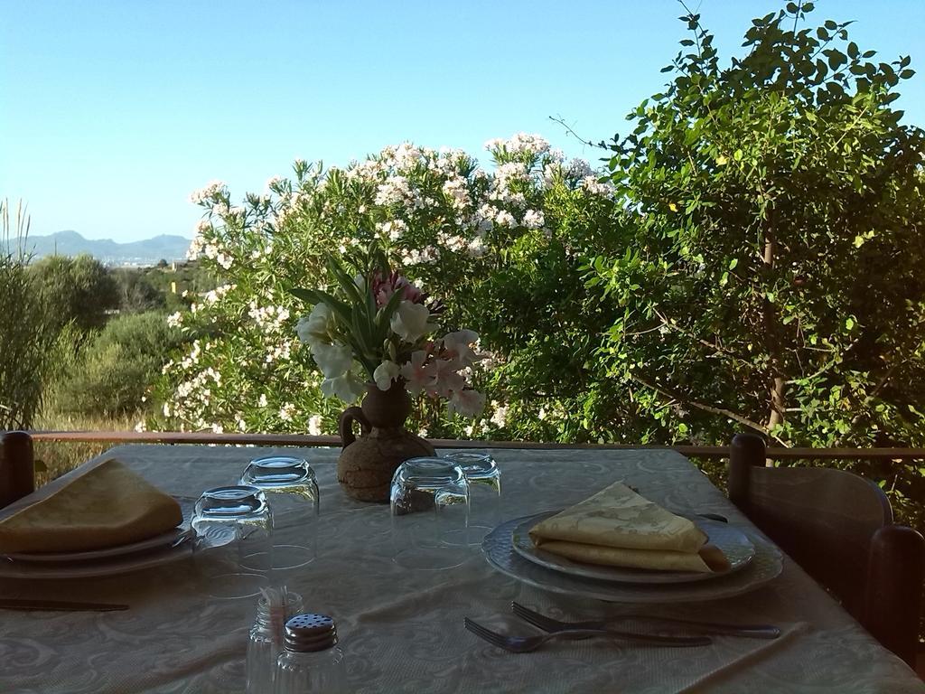 Farm Stay Gli Oleandri Loiri Porto San Paolo Exteriér fotografie